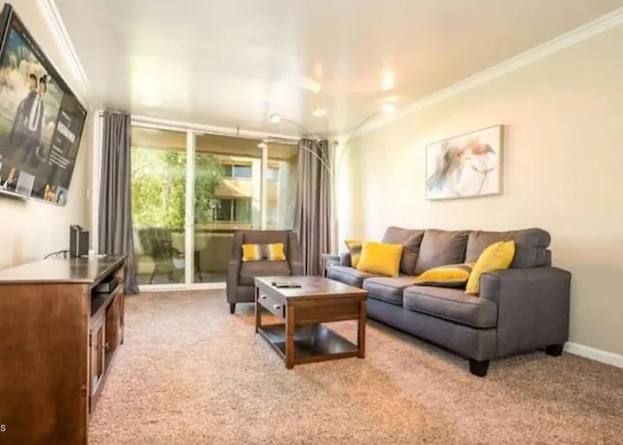 Relaxing Condo With Parking - Minutes To Old Town!